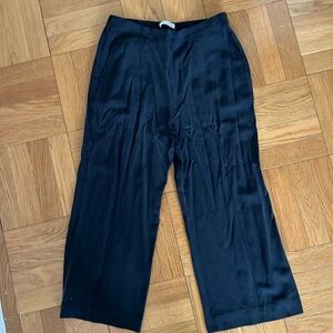 Equipment 100% Silk Navy/Gray Pull-On Cropped Pants. Size XS. Great condition!